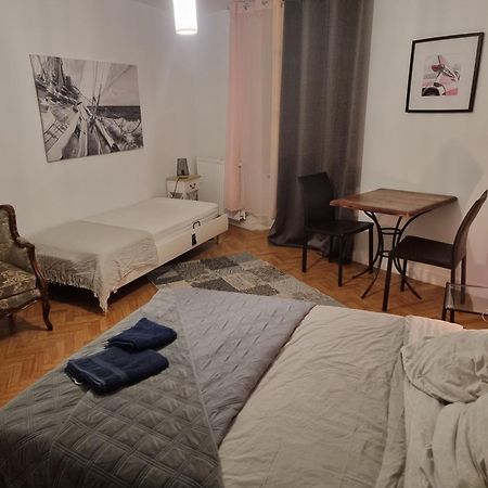Gite Pour Professionnels En Deplacement - Centre Ville - Parking Gratuit 벨락 외부 사진