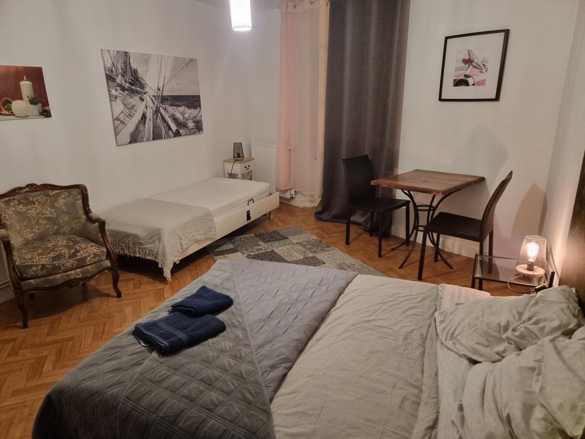 Gite Pour Professionnels En Deplacement - Centre Ville - Parking Gratuit 벨락 외부 사진