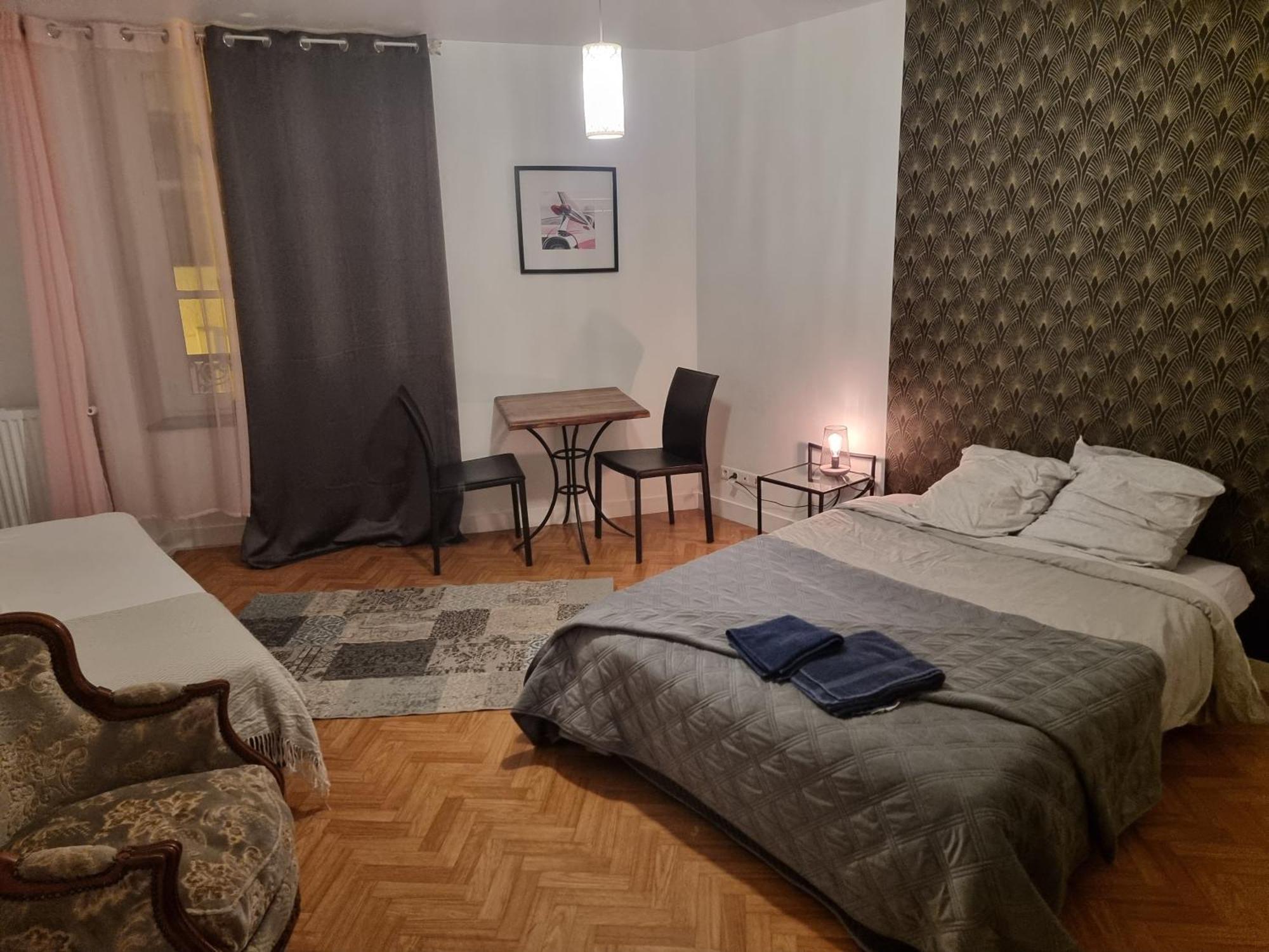 Gite Pour Professionnels En Deplacement - Centre Ville - Parking Gratuit 벨락 외부 사진